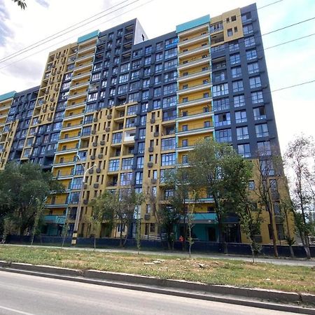 Heaven Apartment Mountain View 알마티 외부 사진