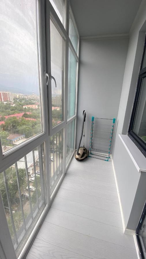 Heaven Apartment Mountain View 알마티 외부 사진