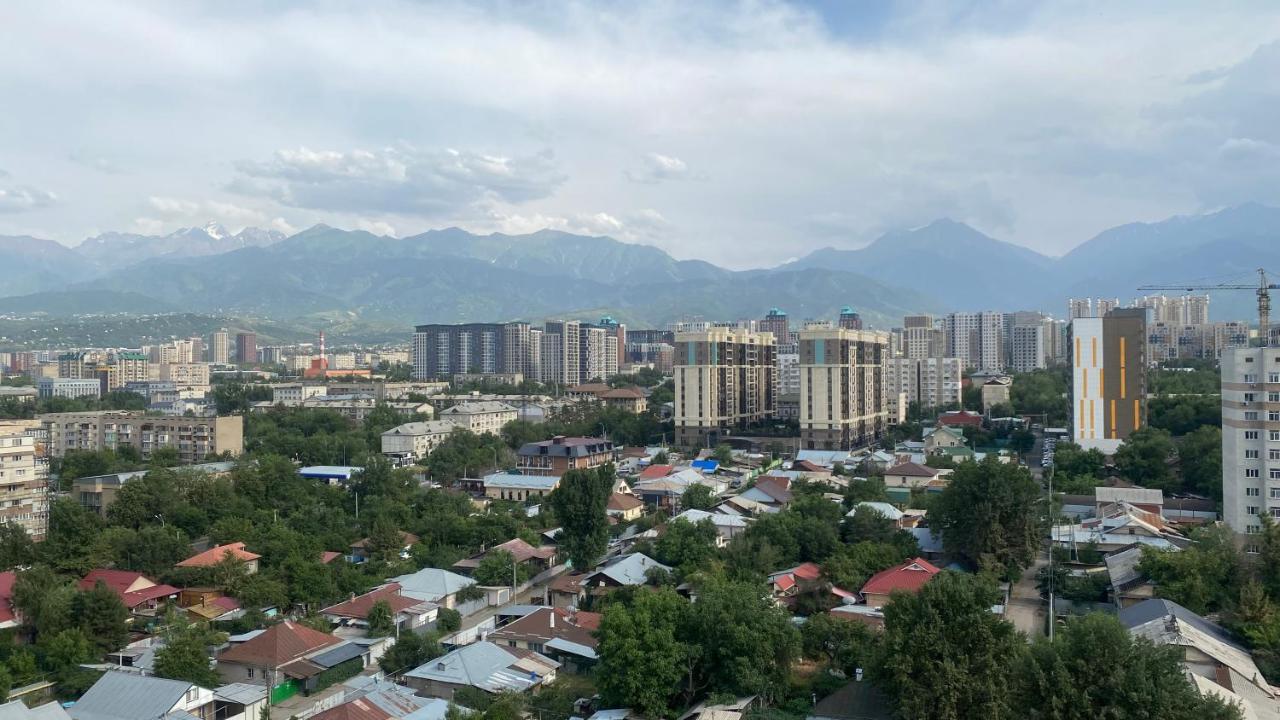 Heaven Apartment Mountain View 알마티 외부 사진
