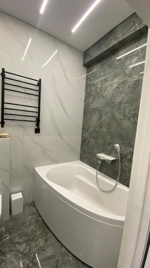 Heaven Apartment Mountain View 알마티 외부 사진